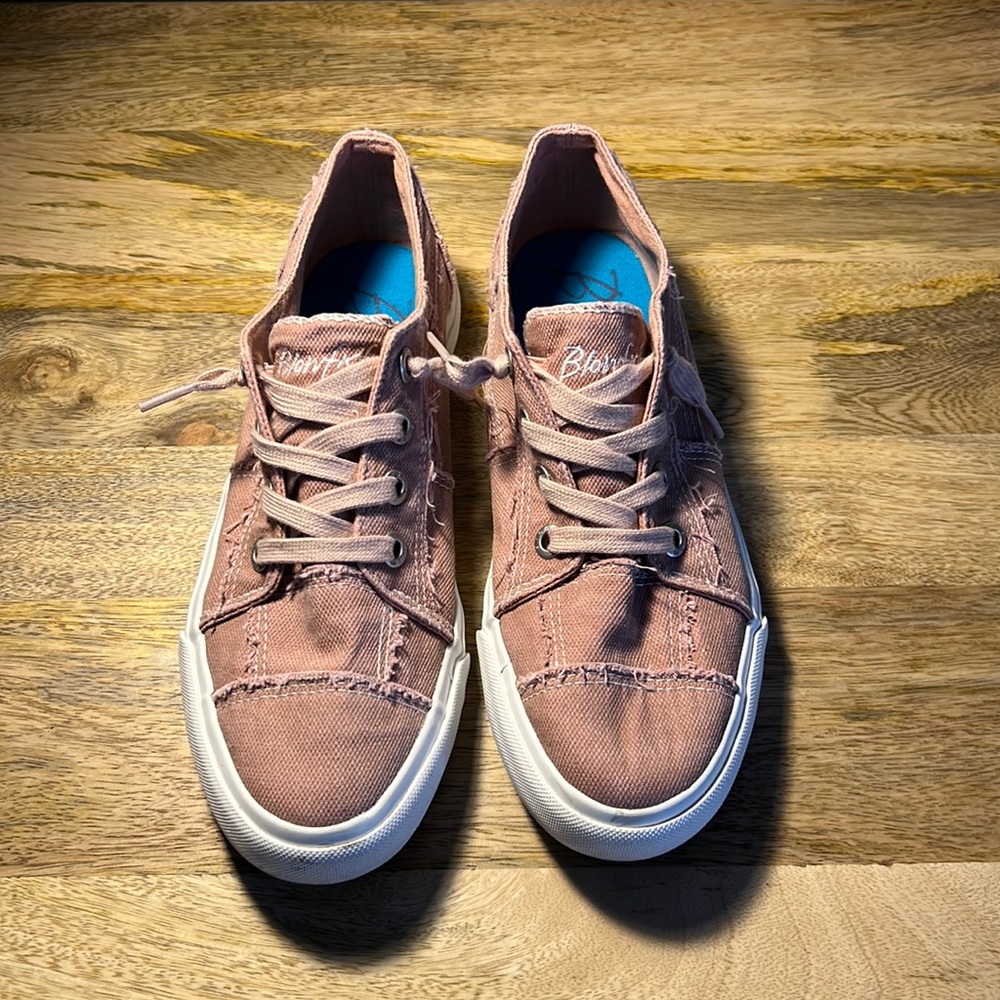 Blowfish slip ons size 8.5